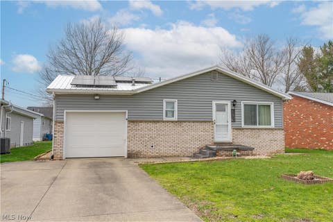 Homes For Sale - 408 4th Street<br/> New Philadelphia, OH 44663
