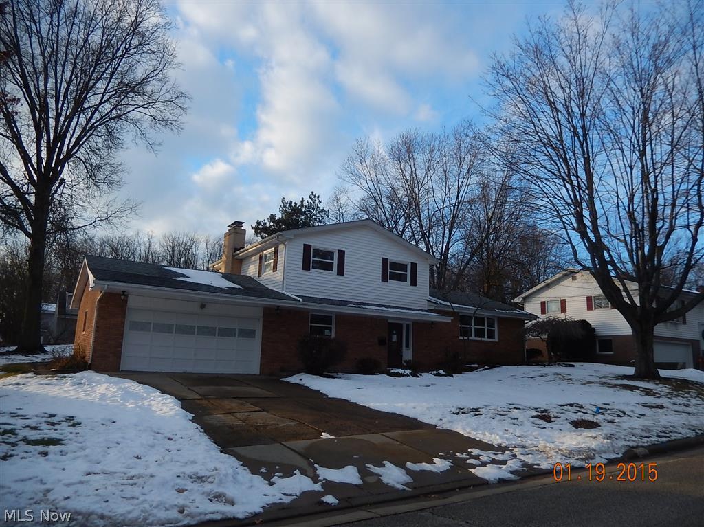 Wonderful 3 bedroom split level in North Canton. This home has all the space you could possibly need, and has new flooring and paint. Move right in! Schedule your appointment today. This is a Fannie Mae Homepath Property. Please take off shoes when entering due to the new carpet. Buyer's agents to verify all info.
