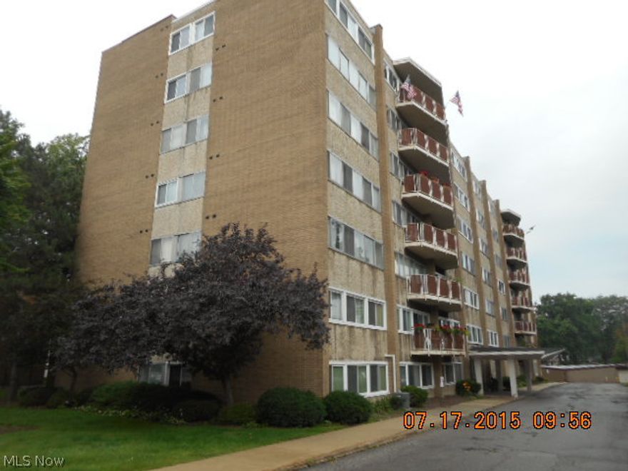 Easy to Show* Immaculate and Move in Condition*Remodeled and Fresh*Spacious One Bedroom unit*Eat in Kitchen*New Carpet*Remodeled Kitchen and Bath*Central Air*Garage and Parking lot*Excellent Location Close to Southland Shopping Center*Appliances*Garage available for 150.00/year*Pets are Allowed*Subleasing Allowed*