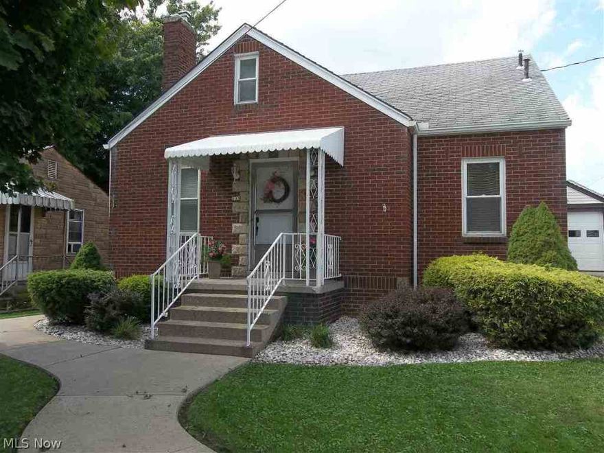 BRICK CAPE COD, 4 BD & 1 1/2 BA. UPDATED KITCHEN (2006), DINING ROOM, HARDWOOD FLOORS, DEC STONE FIREPLACE, RECROOM, FENCED IN BACK YARD. GAS BUDGET 54.00 MONTHLY. THIS BEAUTY WON'T LAST LONG, CALL TODAY.