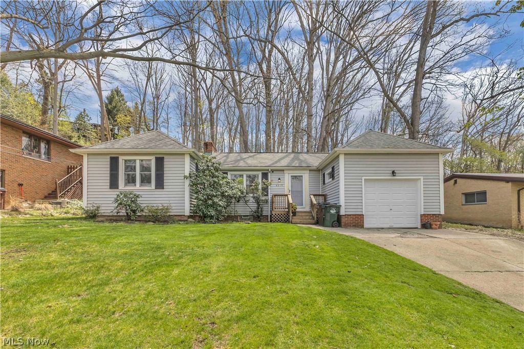 Photo of 4519 W Ridgewood Drive, Parma, OH 44134 (MLS # 5205535)