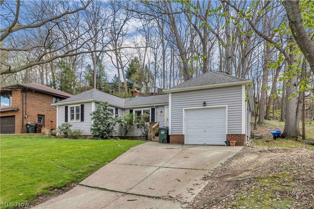Photo of 4519 W Ridgewood Drive, Parma, OH 44134 (MLS # 5205535)