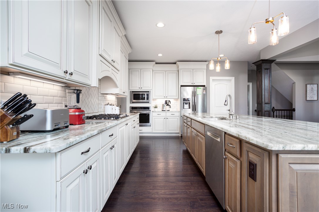 6252 Highland Green Drive, Medina, Ohio image 13
