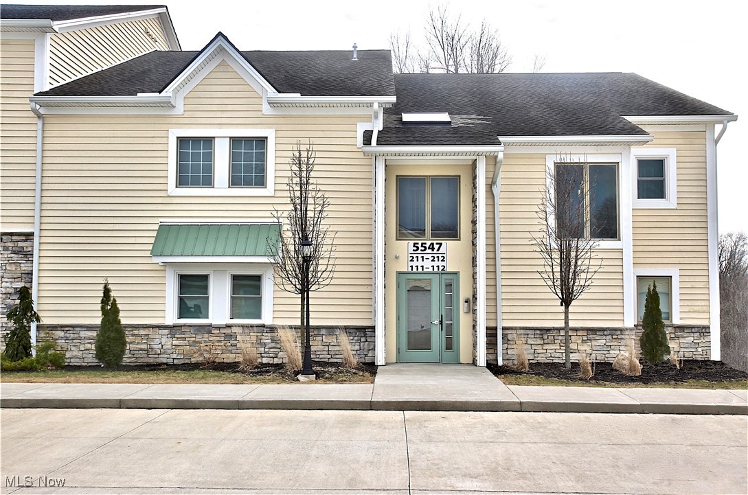 5547 Beavercrest Drive #111, Lorain, Ohio image 1