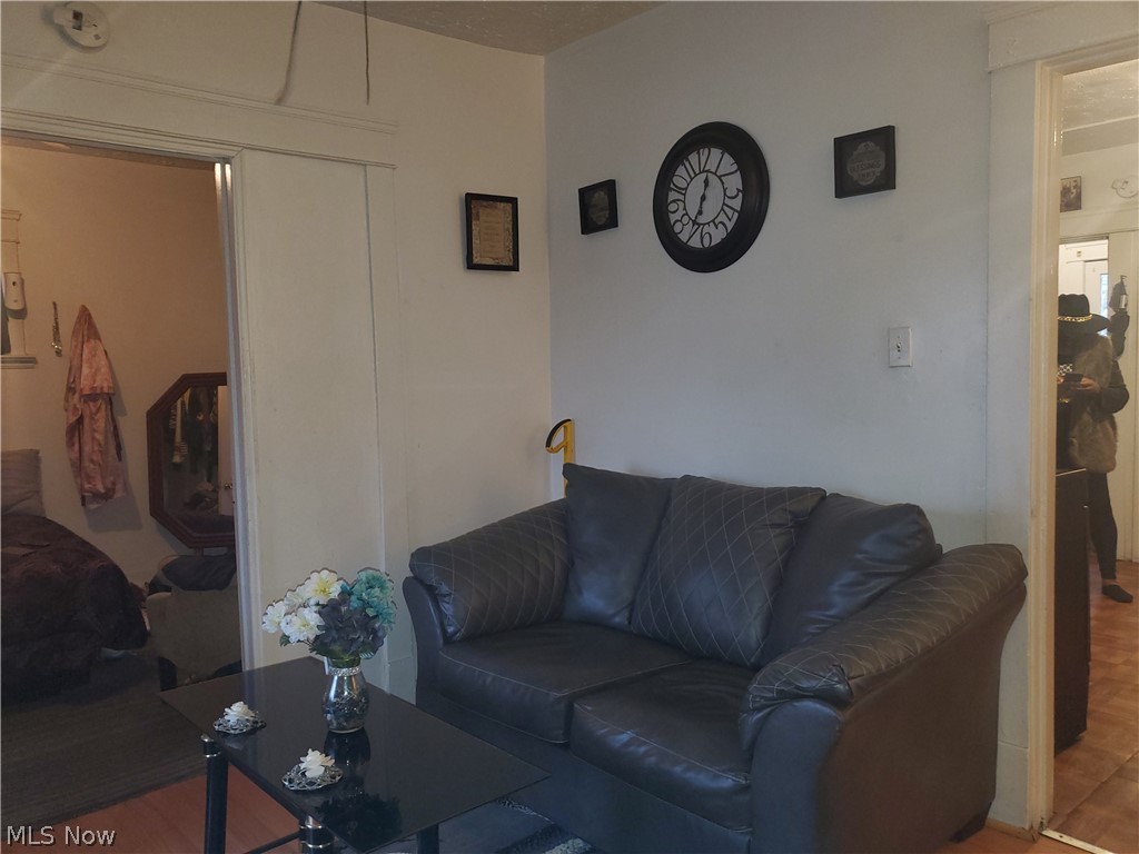 Elworthy Helwick Cos Home Garden - Residential Income