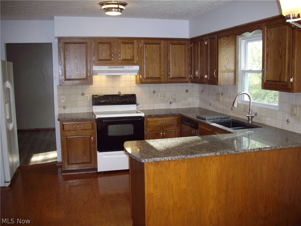 Brentwood Estate #8 - Residential