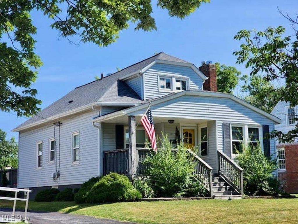 Photo of 5175 Haverford Drive, Lyndhurst, OH 44124 (MLS # 5180487)