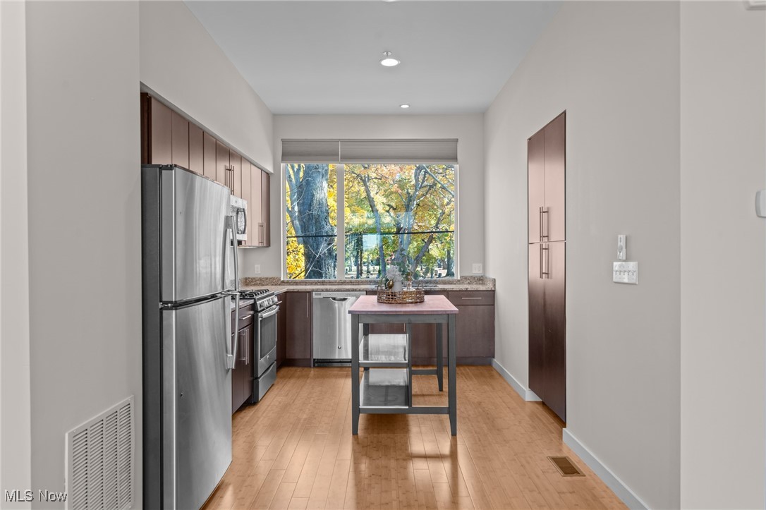 University Place Twnhms - Residential