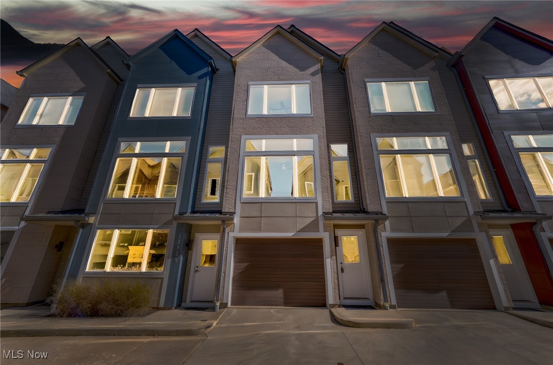 University Place Twnhms - Residential