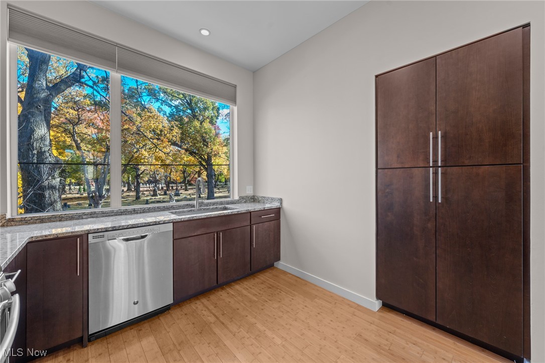 University Place Twnhms - Residential