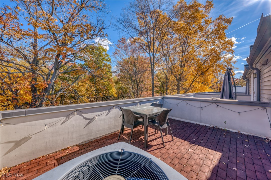 University Place Twnhms - Residential