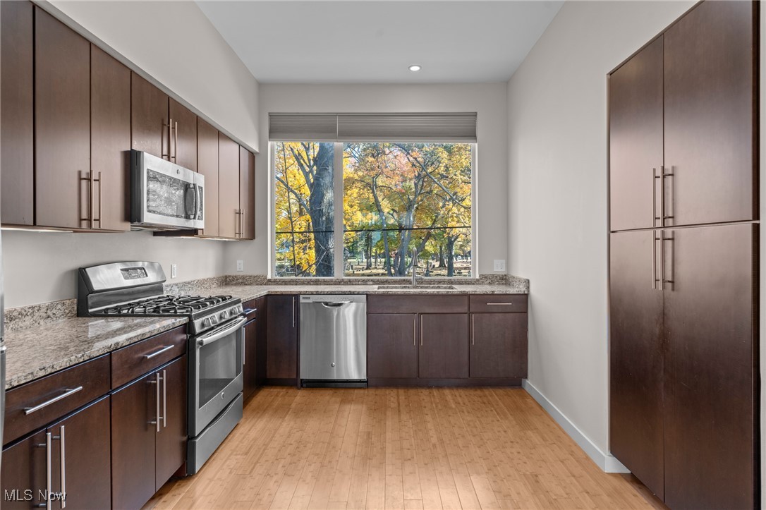 University Place Twnhms - Residential