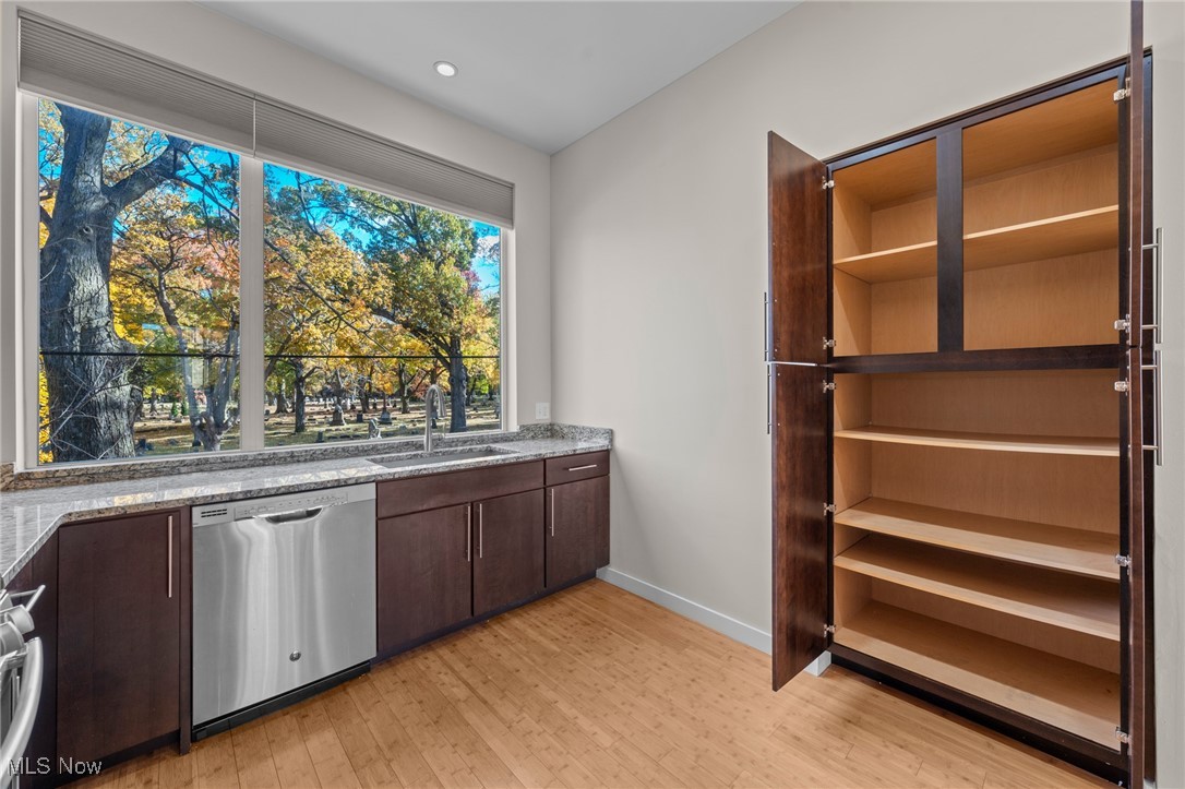 University Place Twnhms - Residential