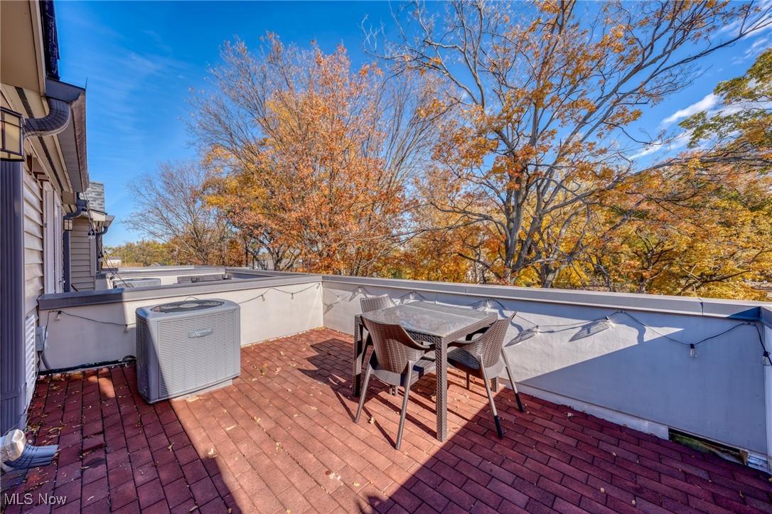 University Place Twnhms - Residential