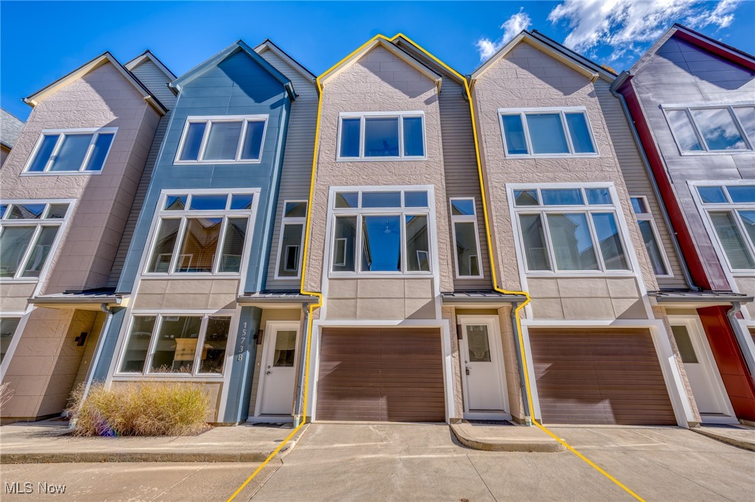 University Place Twnhms - Residential