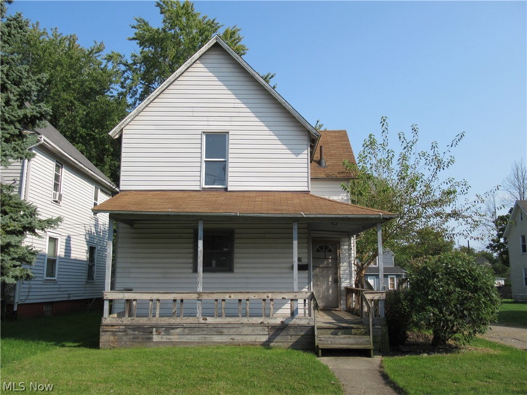 Investor Special! With some TLC, this could be a great first home or rental opportunity. The mostly open canvas allows you to choose the finishes of your choice. The is home is priced to sell. Call to schedule a showing today!