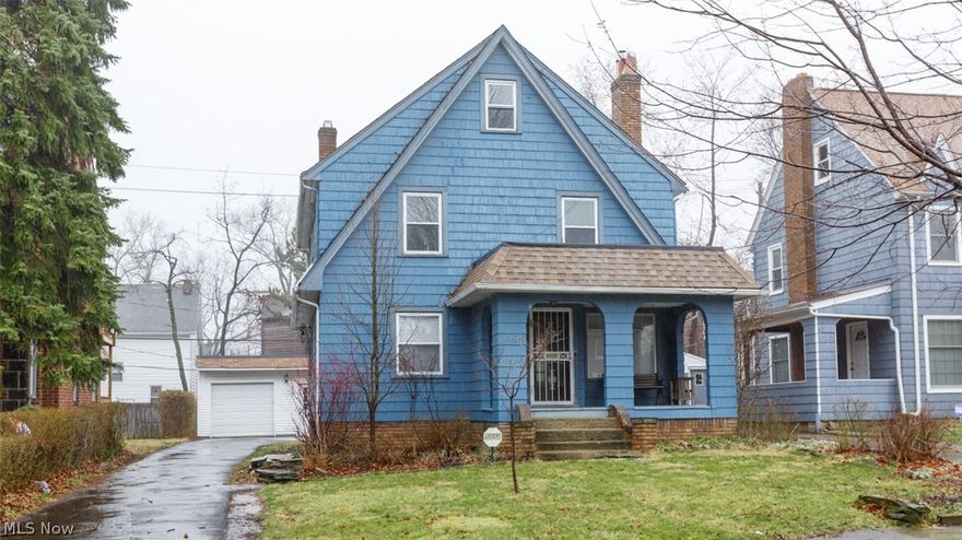 Terrific house with beautiful hardwood floors, 1 car garage, covered patio, beautiful landscaping. Close to public transportation and shopping. Easy application process. Schedule a showing today!