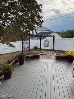 Main image without alt text