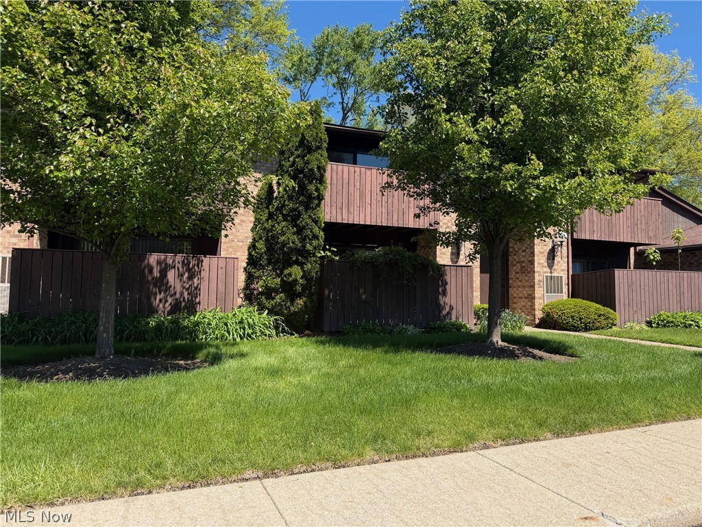 Burlington Courts Condo Ph 02 - Residential