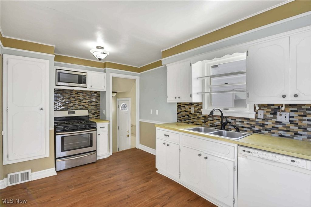 Photo of 7198 Greenleaf Avenue, Parma, OH 44130 (MLS # 5184421)