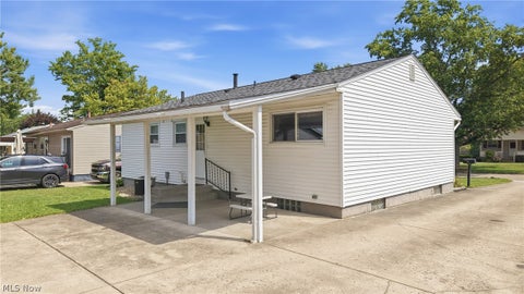 Tiny photo for 664 Burdie Drive, Hubbard, OH 44425 (MLS # 5236975)