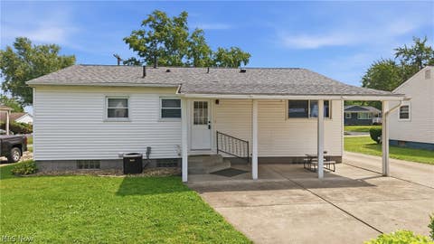 Tiny photo for 664 Burdie Drive, Hubbard, OH 44425 (MLS # 5236975)