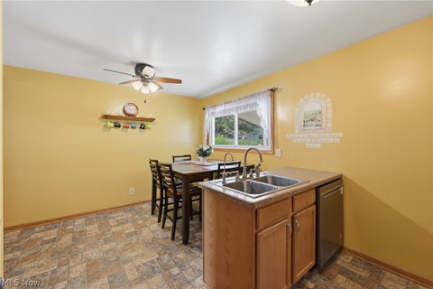 Tiny photo for 664 Burdie Drive, Hubbard, OH 44425 (MLS # 5236975)