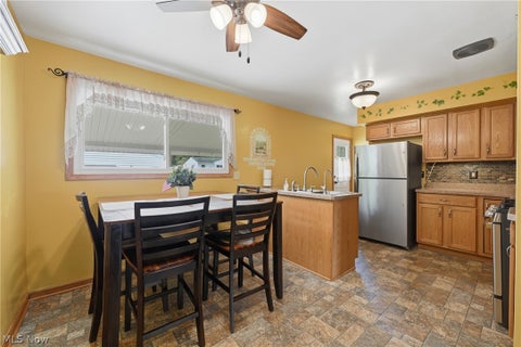 Tiny photo for 664 Burdie Drive, Hubbard, OH 44425 (MLS # 5236975)