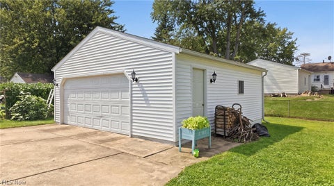 Tiny photo for 664 Burdie Drive, Hubbard, OH 44425 (MLS # 5236975)