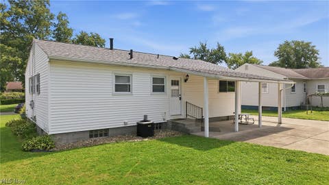 Tiny photo for 664 Burdie Drive, Hubbard, OH 44425 (MLS # 5236975)