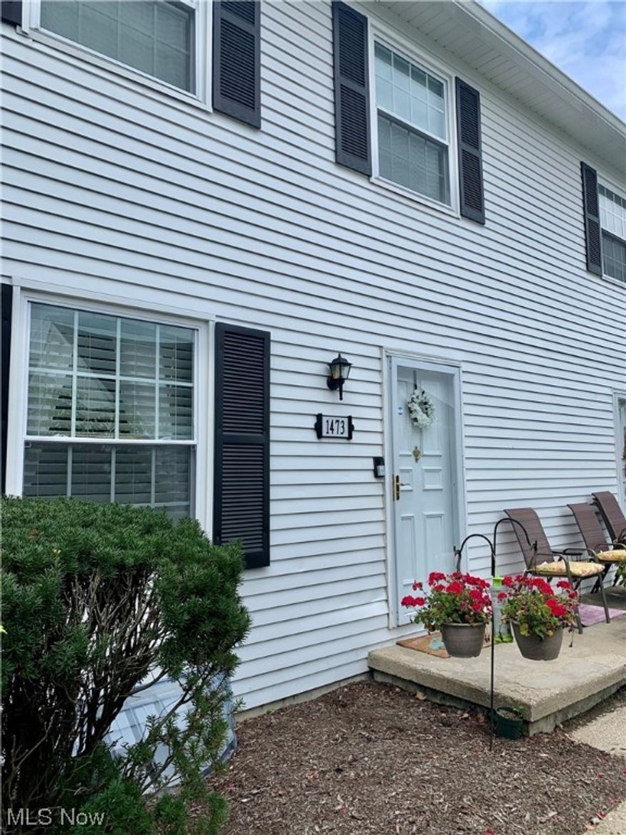 Love where you Live! 
Looking for an affordable townhouse-style condo? Look no further! This charming home is located near Kent State University, retail stores, grocery, and Waterworks Park. It has been beautifully updated throughout, boasting an adorable eat-in kitchen and a spacious master bedroom with double closets. If you are still in need of space, the partially finished basement could be the perfect spot for an office or play area. Updates include newer windows, fresh paint, and light fixtures. Enjoy maintenance-free living.