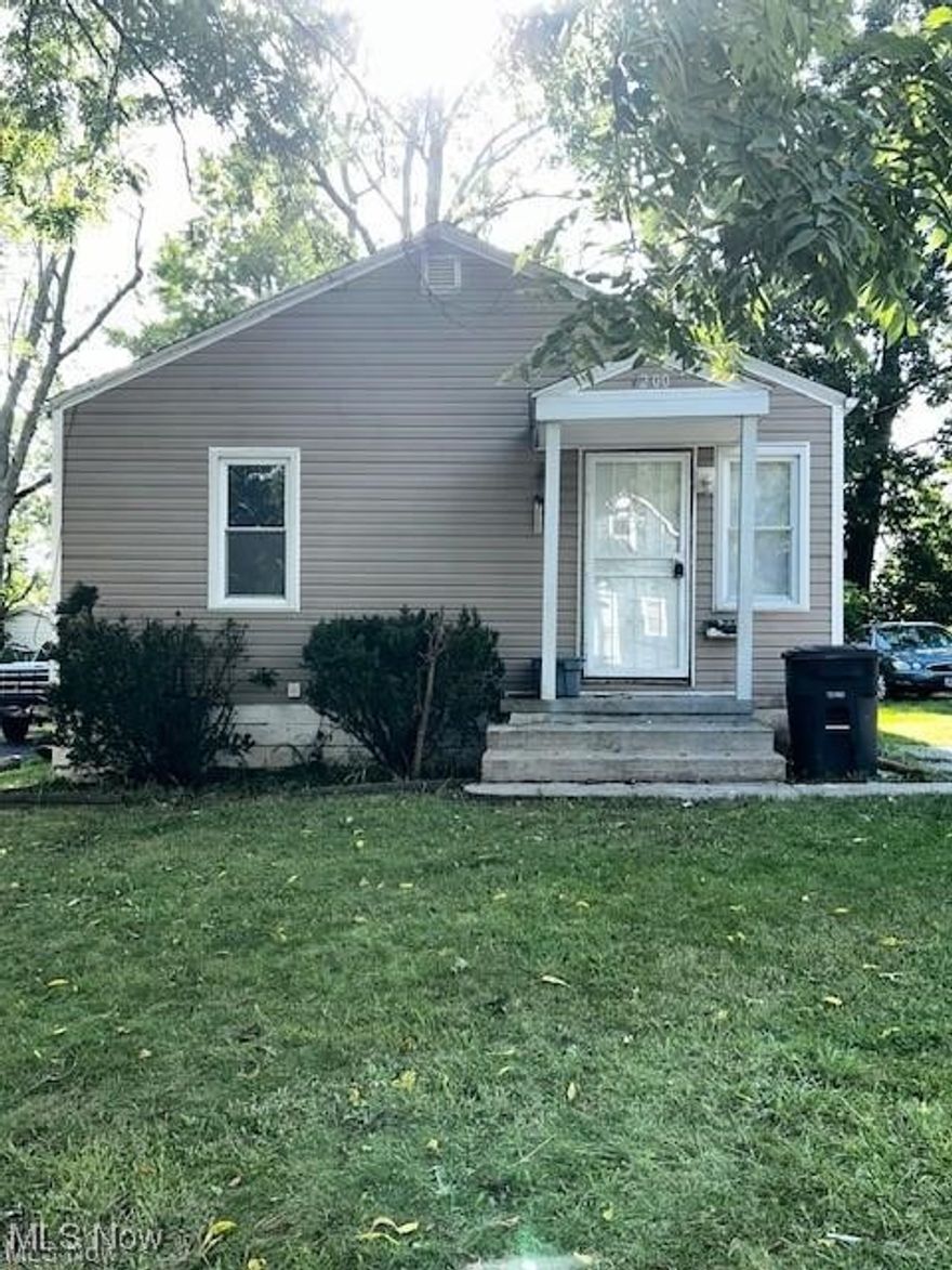 House for rent in West Akron!  This two bedroom, one bath ranch offers comfortable living all on one floor.  Open concept layout between the living room, dining area and kitchen with stainless steel appliances included.  It is also conveniently located near the highway as well as Downtown amenities. Tenant pays all utilities.  No previous evictions / broken lease collections allowed.  1st Month Rent + Security deposit + Water deposit required with approved application.
$40 application fee per adult over 18.