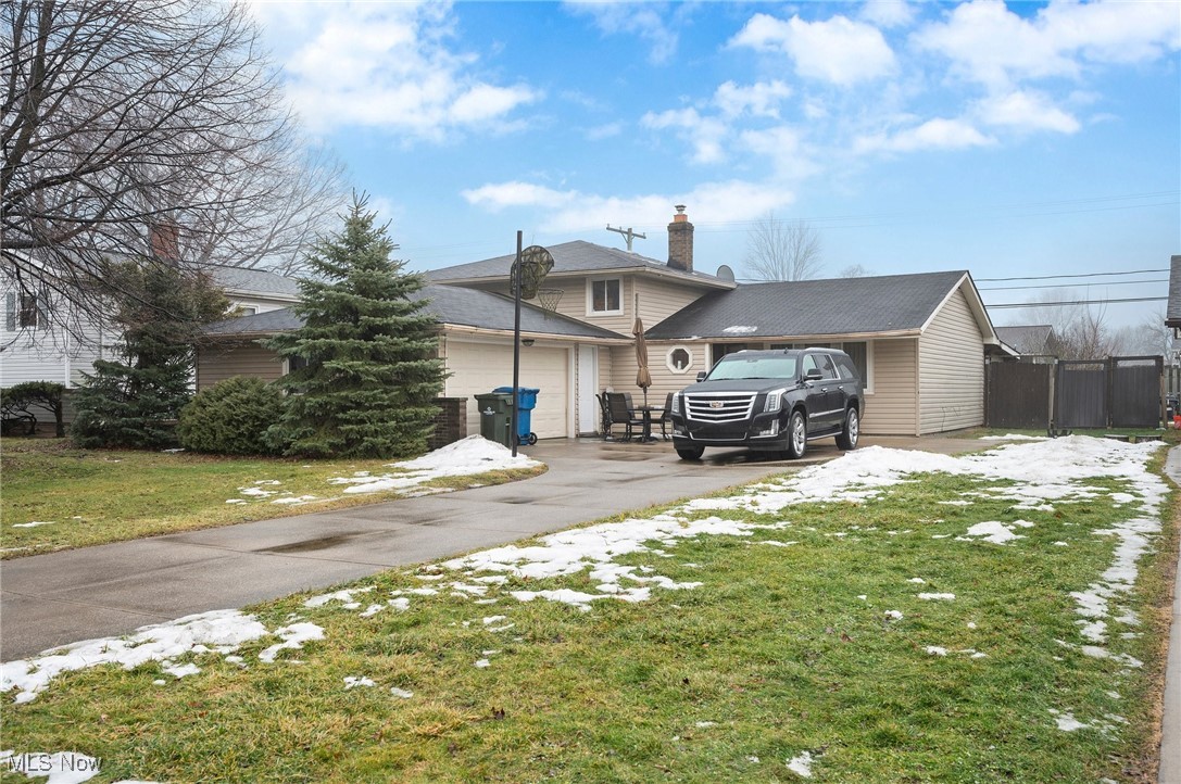 24993 Fawn Drive, North Olmsted, Ohio image 2