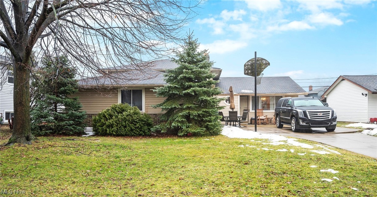 24993 Fawn Drive, North Olmsted, Ohio image 1