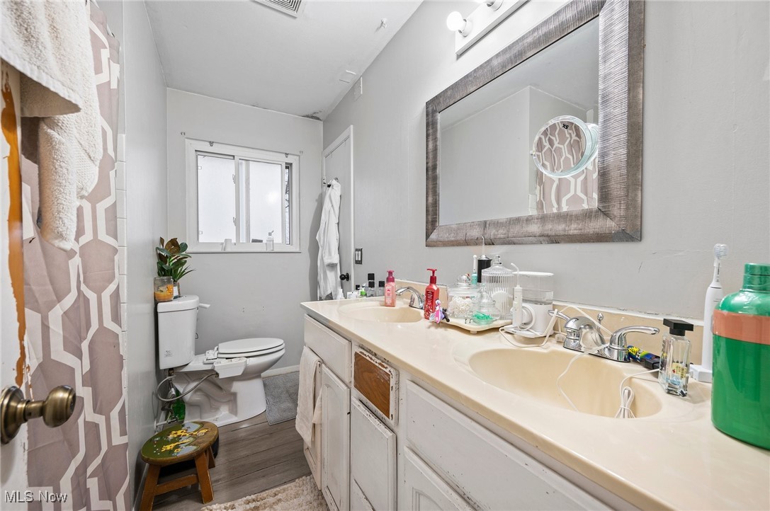 24993 Fawn Drive, North Olmsted, Ohio image 16