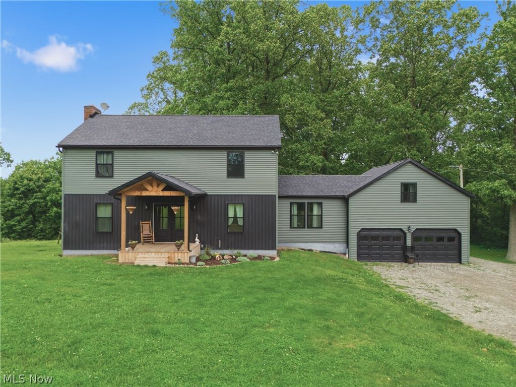 Photo of 410 Ocelot Road SE, Mechanicstown, OH 44651 (MLS # 5212187)