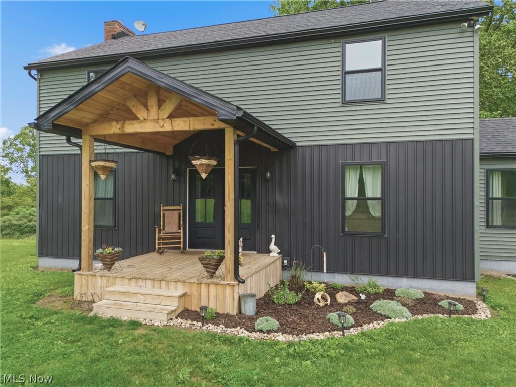 Photo of 410 Ocelot Road SE, Mechanicstown, OH 44651 (MLS # 5212187)