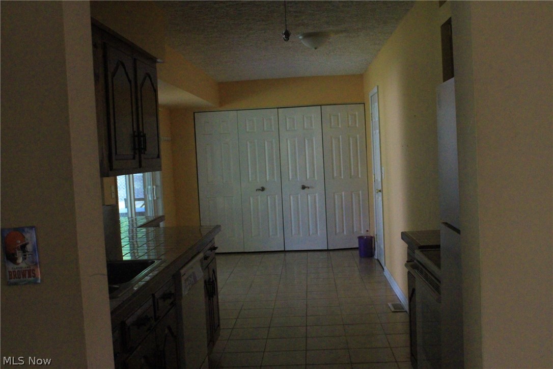 Mentor Garden Fwy Estate 01 - Residential