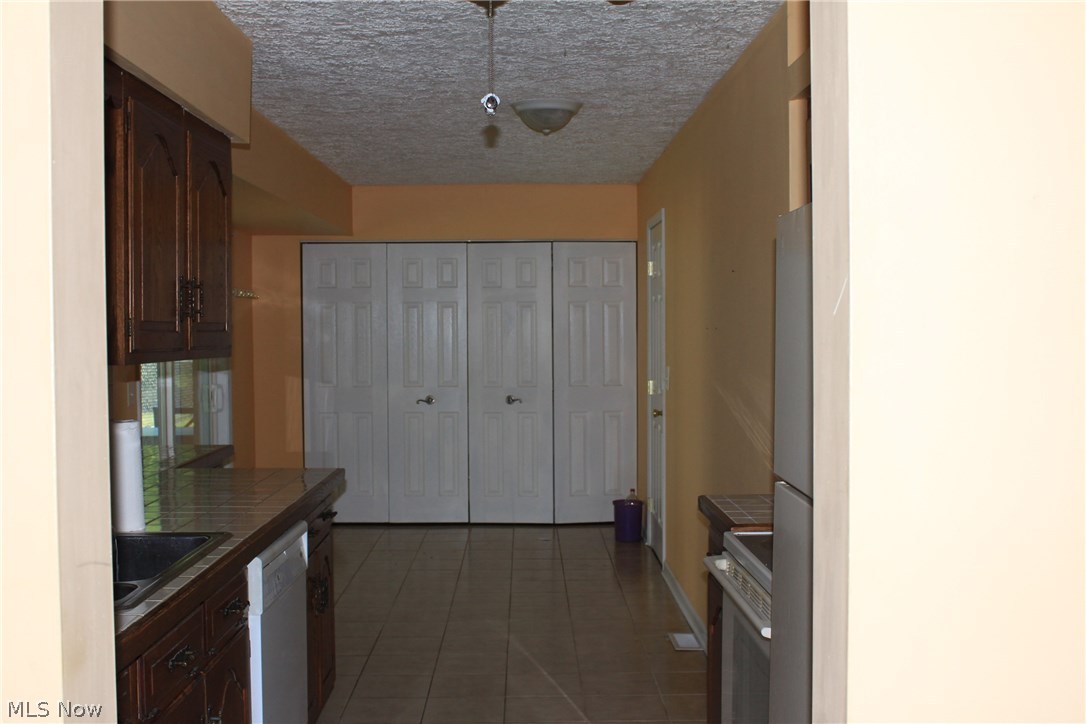 Mentor Garden Fwy Estate 01 - Residential