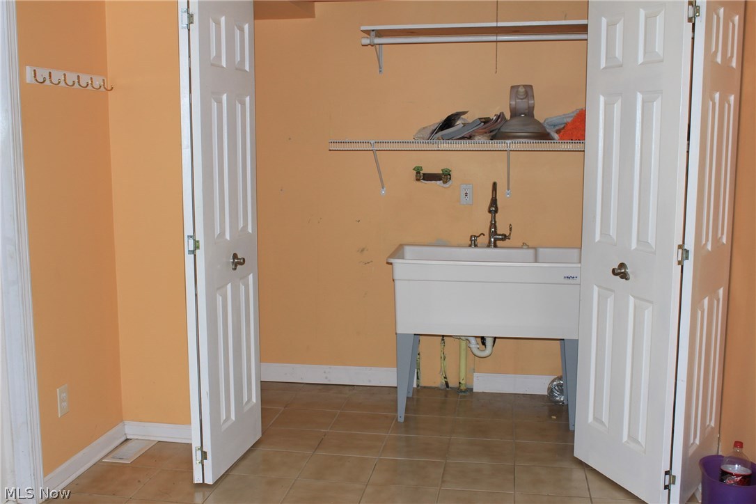 Mentor Garden Fwy Estate 01 - Residential