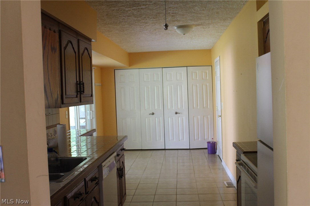 Mentor Garden Fwy Estate 01 - Residential