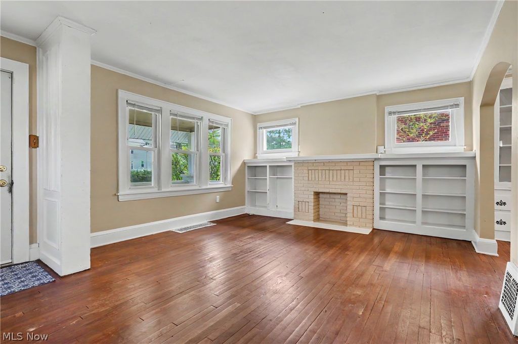 Photo of 2782 Oakwood Drive, Cuyahoga Falls, OH 44221 (MLS # 5201745)