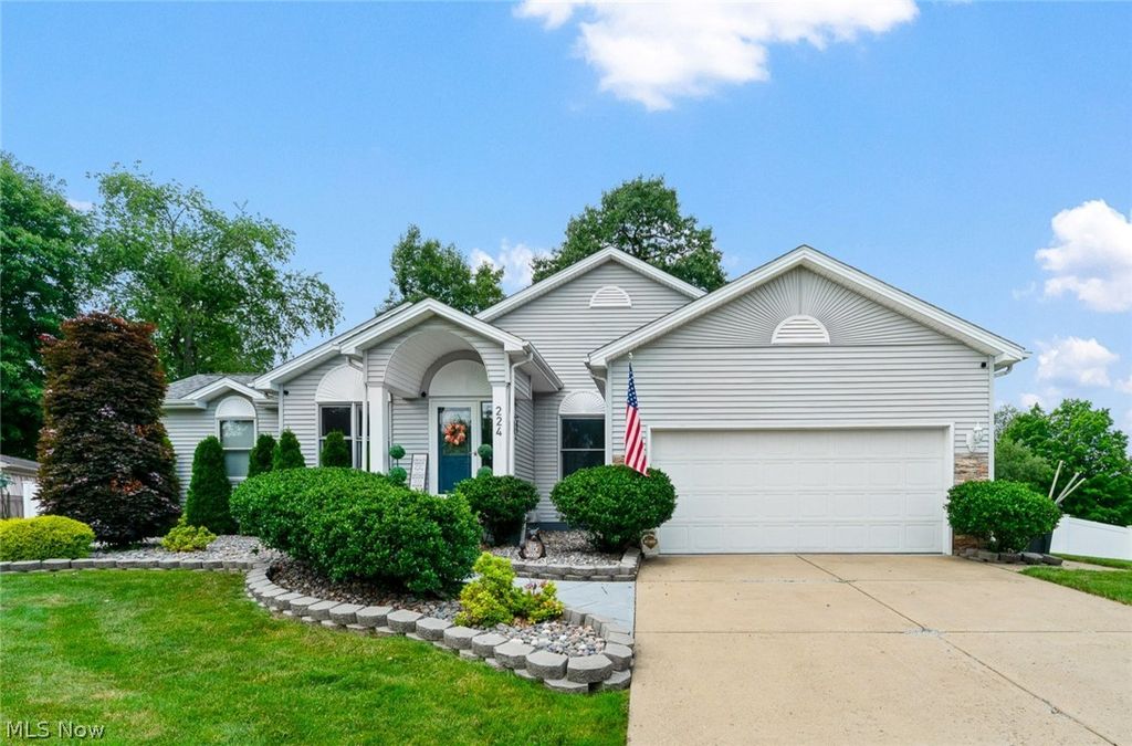 Photo of 224 Misty Woods Court, Struthers, OH 44471 (MLS # 5225123)