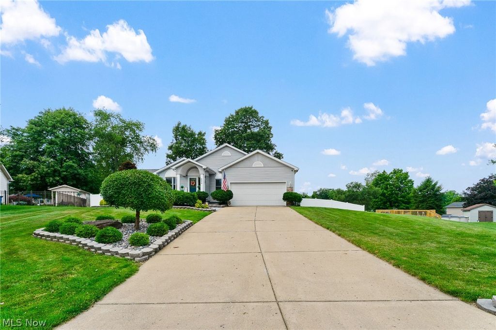 Photo of 224 Misty Woods Court, Struthers, OH 44471 (MLS # 5225123)