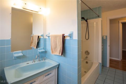 Tiny photo for 970 S Chillicothe Road, Aurora, OH 44202 (MLS # 5178093)