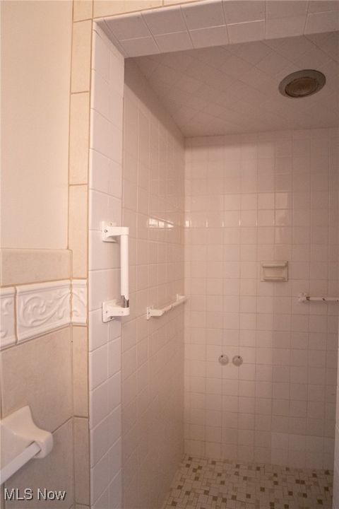 Tiny photo for 970 S Chillicothe Road, Aurora, OH 44202 (MLS # 5178093)