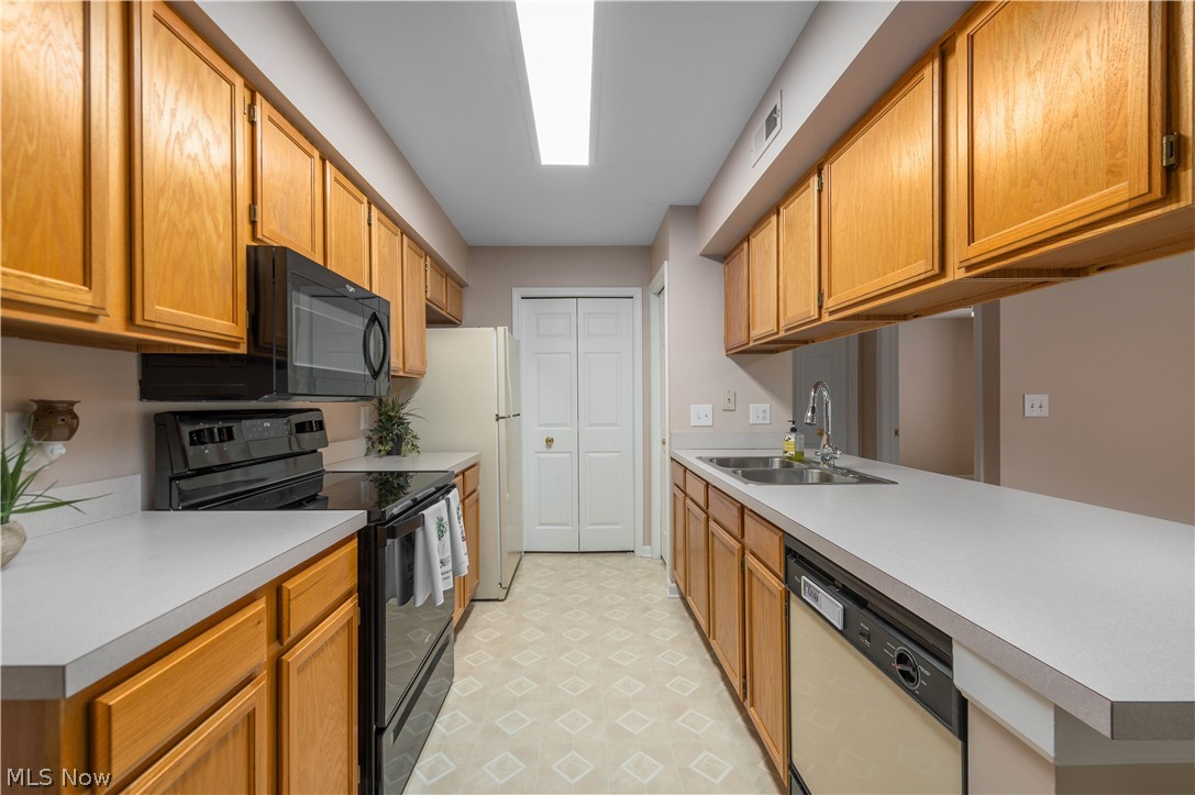 Lenox Square Condo Ph 03 - Residential