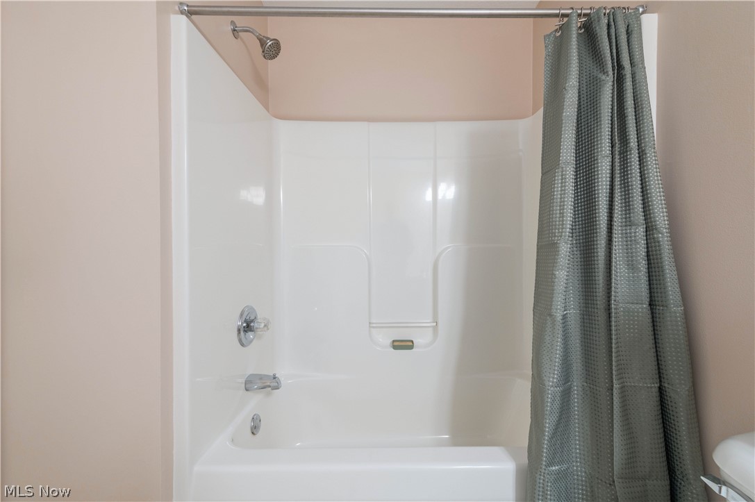 Lenox Square Condo Ph 03 - Residential