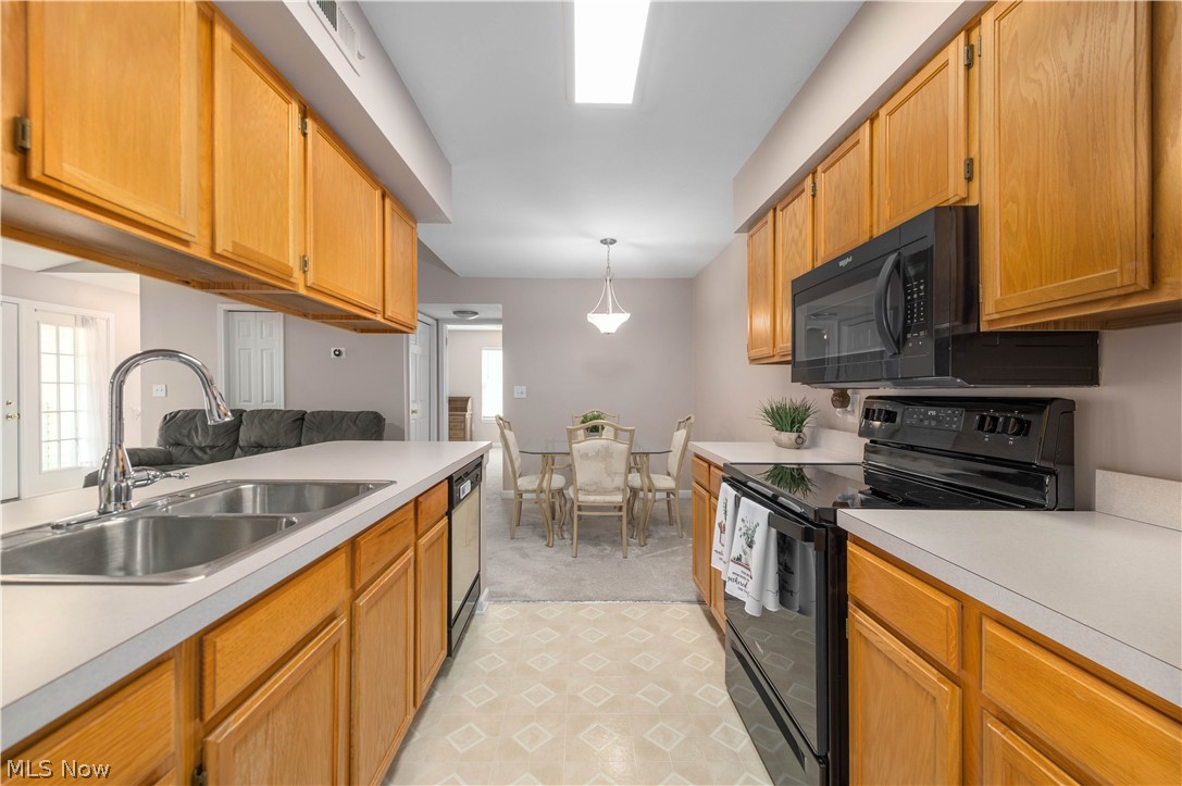 Lenox Square Condo Ph 03 - Residential