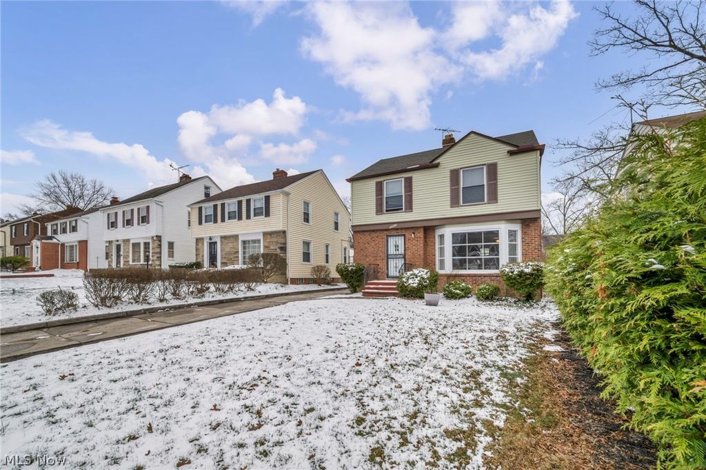 Photo of 16908 Throckley Avenue, Cleveland, OH 44128 (MLS # 5194963)